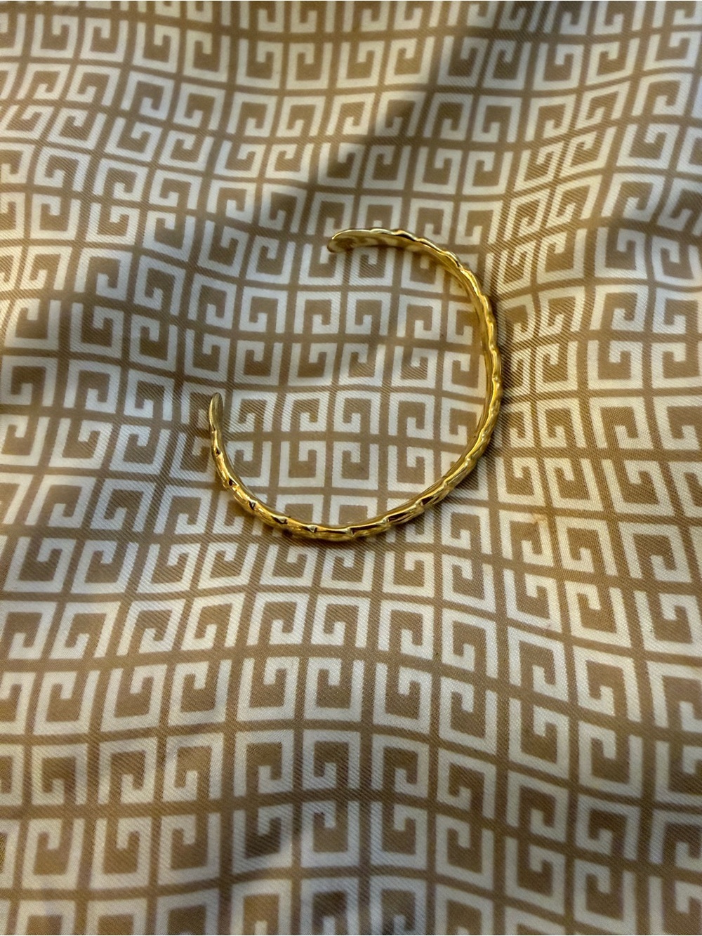 Minimal Twisted Open-Front Bracelet in Gold